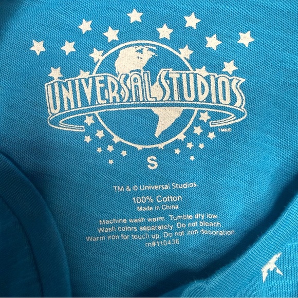 Universal Studios graphic tee blue V neck movie park shirt size S Y2K - Picture 7 of 7